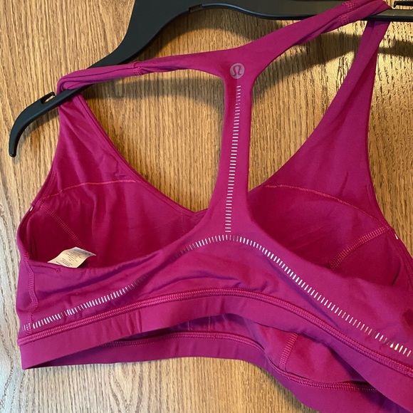 Lululemon AriseBraLightSupport,C/DCup
Deep Fuschia - Picture 3 of 4